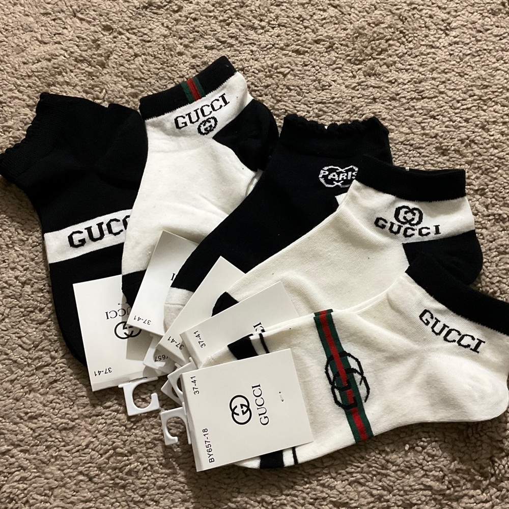 Gucci Unisex Black and White Logo Socks